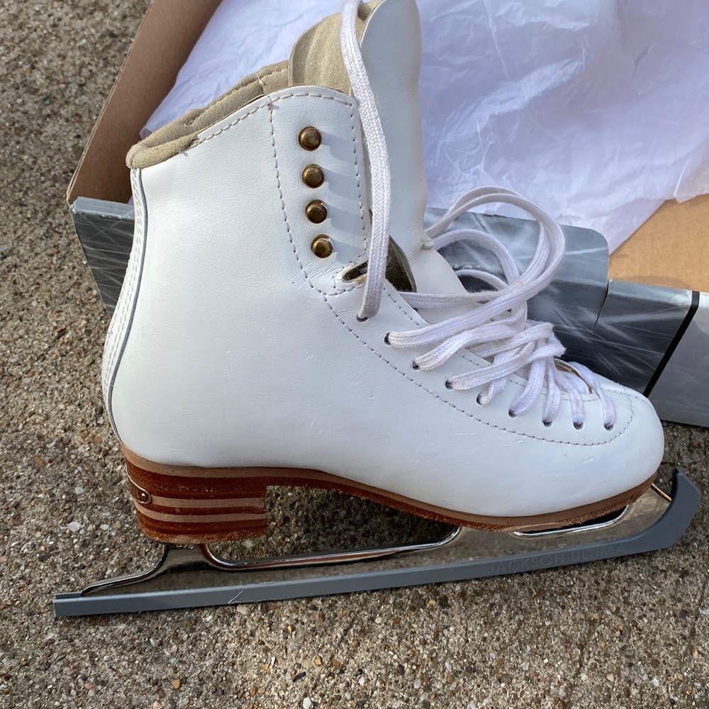 Jackson freestyle size 3.5 child’s Ice Skate